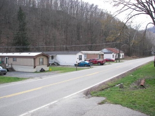 Route 3 in Foster, WV - Foto de edificio