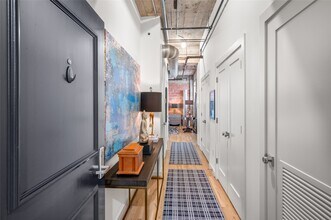 204 Travis St in Houston, TX - Building Photo - Building Photo