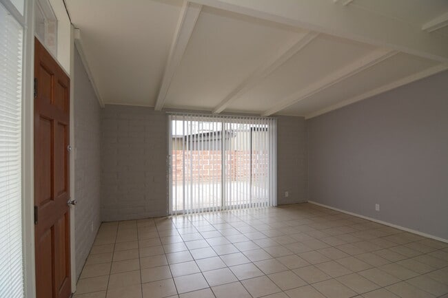 7136 E Elbow Bay Dr in Tucson, AZ - Foto de edificio - Building Photo