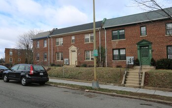 1806 C St SE in Washington, DC - Building Photo - Building Photo