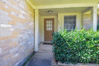 2726 Great Lakes Ave in Sugar Land, TX - Building Photo - Building Photo