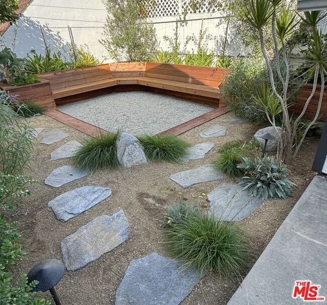 1442 Ellsmere Ave in Los Angeles, CA - Building Photo - Building Photo