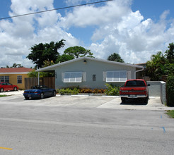 1645 N Dixie Hwy in Fort Lauderdale, FL - Building Photo - Building Photo