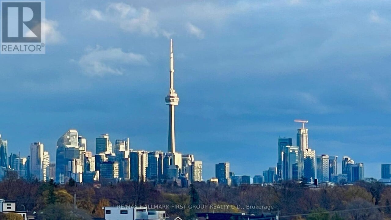 541 Blackthorn Ave in Toronto, ON - Building Photo