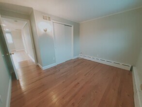 21 Lyon Ave, Unit 2 in Greenwich, CT - Foto de edificio - Building Photo