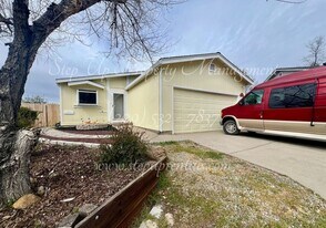 16932 Clouds Rest Rd in Soulsbyville, CA - Building Photo