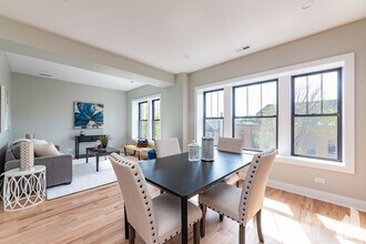 2535 N Campbell Ave, Unit Unit 2541-1 in Chicago, IL - Building Photo - Building Photo