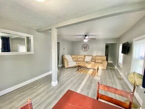 708 N 17th St in Herrin, IL - Foto de edificio - Building Photo