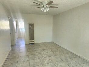 126 Wilson Ave in Bakersfield, CA - Foto de edificio - Building Photo