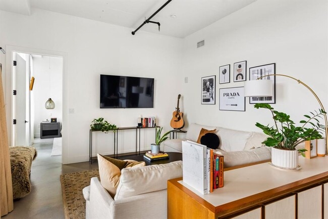 property at 800 W 5th St