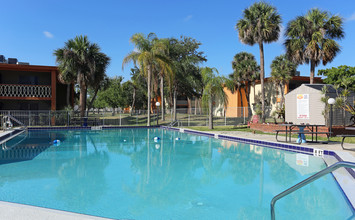 Marella Bay in Merritt Island, FL - Foto de edificio - Building Photo