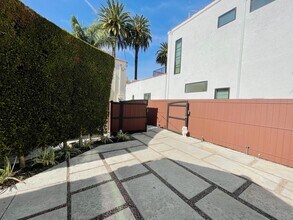 728 Westbourne Dr in West Hollywood, CA - Building Photo - Building Photo
