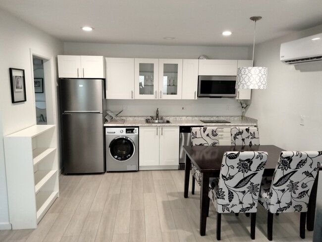 30629 Passageway Pl, Unit Furnished modern studio