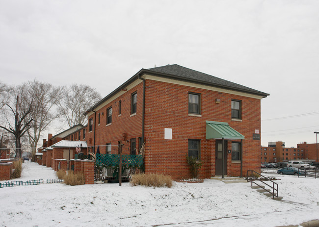 1360 Hawthorne Ave in Columbus, OH - Foto de edificio - Building Photo