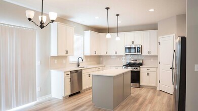 1717 Longhill Dr in Delaware, OH - Building Photo - Building Photo