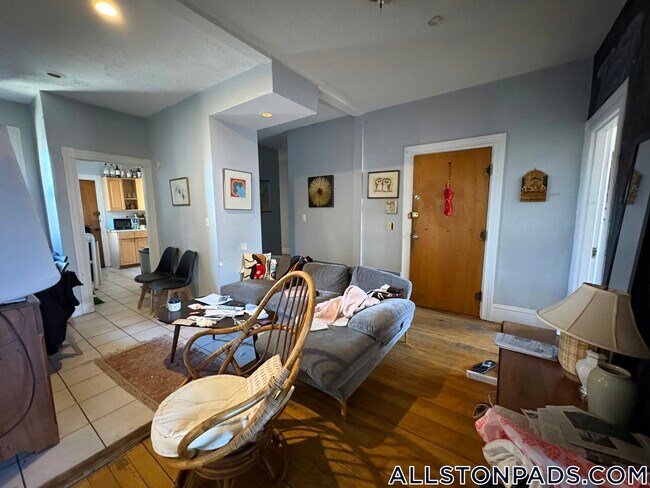 18 Glenville Ave, Unit 2 in Boston, MA - Foto de edificio - Building Photo