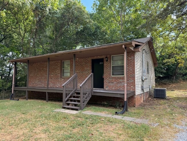 2211 Stokes Rd in Clarksville, TN - Building Photo - Building Photo
