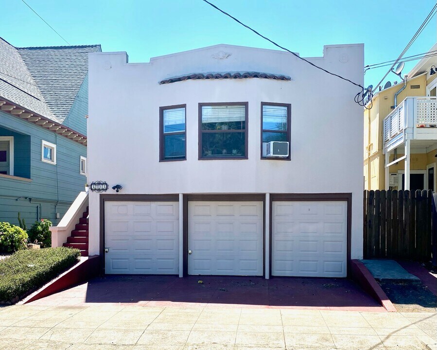 5715 Genoa St, Unit 3 in Oakland, CA - Building Photo
