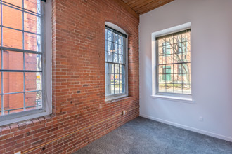 Beacon Mill Village in Beacon Falls, CT - Foto de edificio - Interior Photo