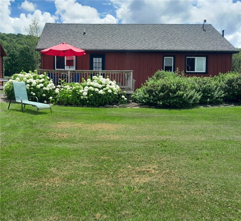 395 Rezen Rd in Roseboom, NY - Building Photo