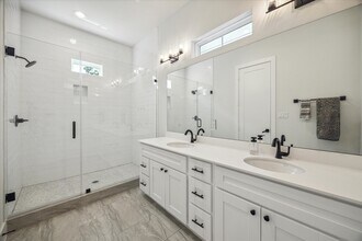 5723 White Magnolia St. in Houston, TX - Building Photo - Building Photo