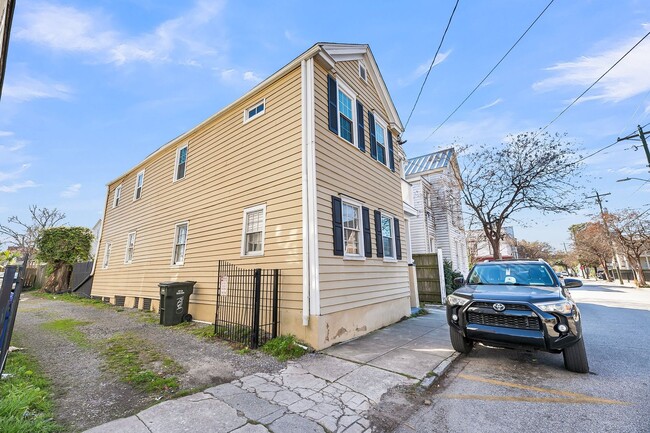 107 Line St in Charleston, SC - Building Photo - Building Photo