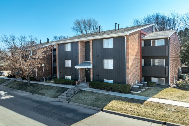 Raven Oaks Apartments in Dubuque, IA - Foto de edificio - Building Photo