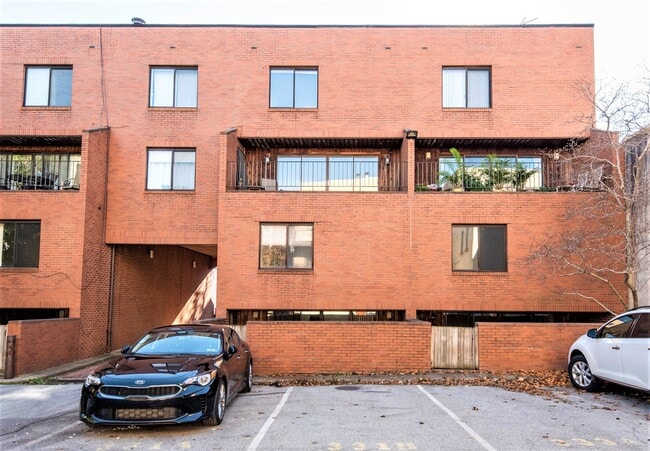 327 Monroe St, Unit B in Philadelphia, PA - Building Photo - Building Photo