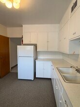 1000 Melrose Ave, Unit #1 or #2 Melrose in Iowa City, IA - Foto de edificio - Building Photo