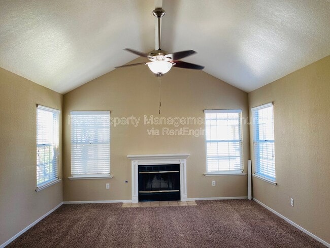 8153 N Cedar Ave in Fresno, CA - Building Photo - Building Photo