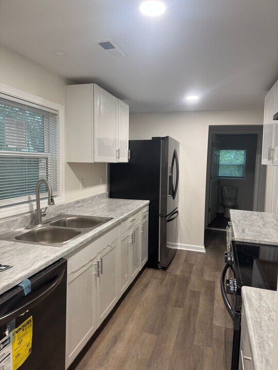 831 John B White Sr Blvd in Spartanburg, SC - Building Photo