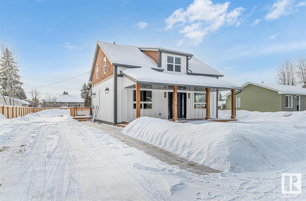 5709-5752 52 Ave in Cold Lake, AB - Building Photo