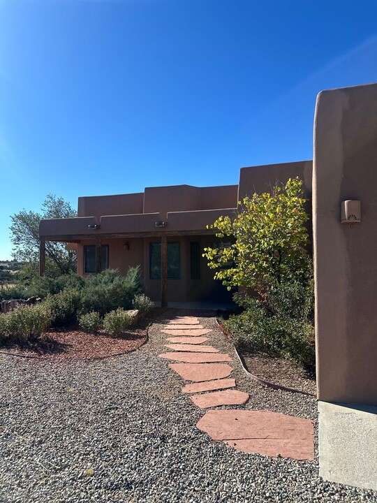 19 Balsa Rd in Santa Fe, NM - Building Photo