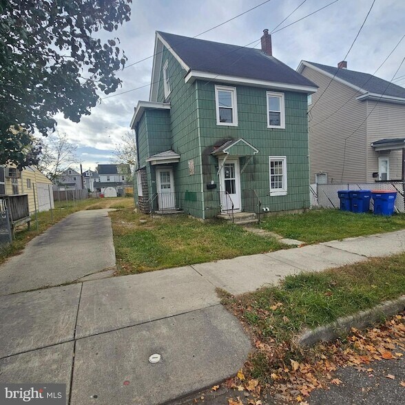 5 E McNeal St, Unit 1 in Millville, NJ - Building Photo