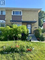 3578 Queenston Dr in Mississauga, ON - Building Photo