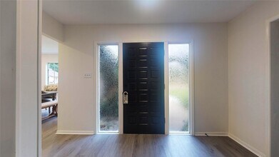 811 Devonport Ln in Seabrook, TX - Building Photo - Building Photo