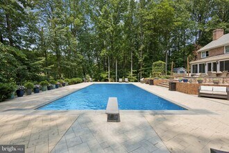 10709 Shadowglen Trail in Fairfax Station, VA - Building Photo - Building Photo