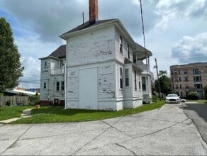 408 W Bancroft St in Toledo, OH - Foto de edificio - Building Photo