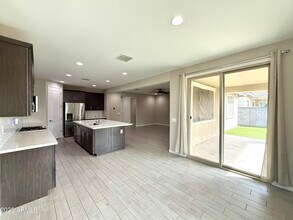 5542 N 107th Ln in Phoenix, AZ - Building Photo - Building Photo