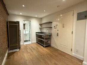 194 W 10th St, Unit #B in New York, NY - Building Photo - Building Photo
