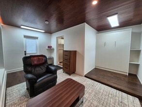 2845 Acacia Dr in Victoria, BC - Building Photo - Building Photo