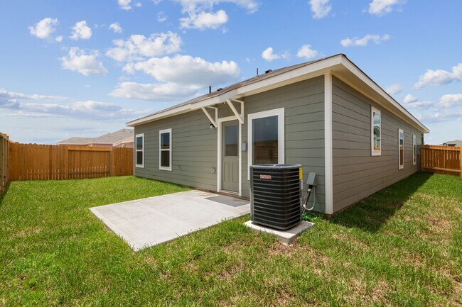 15834 Berry Hl Dr in Conroe, TX - Building Photo - Building Photo