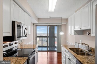 19385 Cypress Ridge Terrace in Leesburg, VA - Building Photo - Building Photo