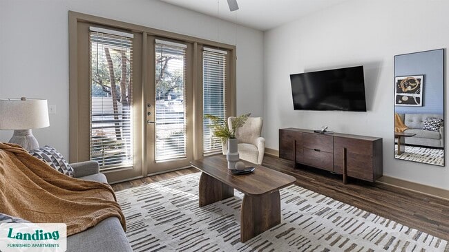 5005 Galleria Dr in Farmers Branch, TX - Foto de edificio - Building Photo