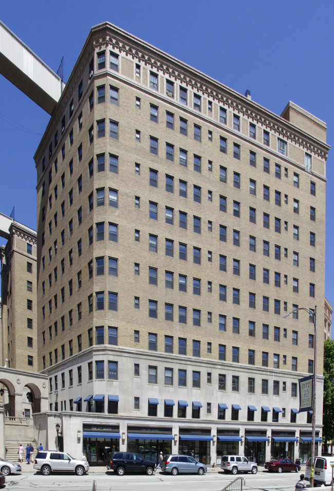 Bruce Residence Hall in Pittsburgh, PA - Building Photo - Building Photo