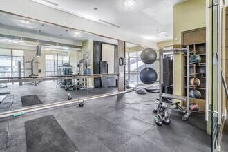 300 Front St W, Unit SI ID1471501P in Toronto, ON - Building Photo - Building Photo