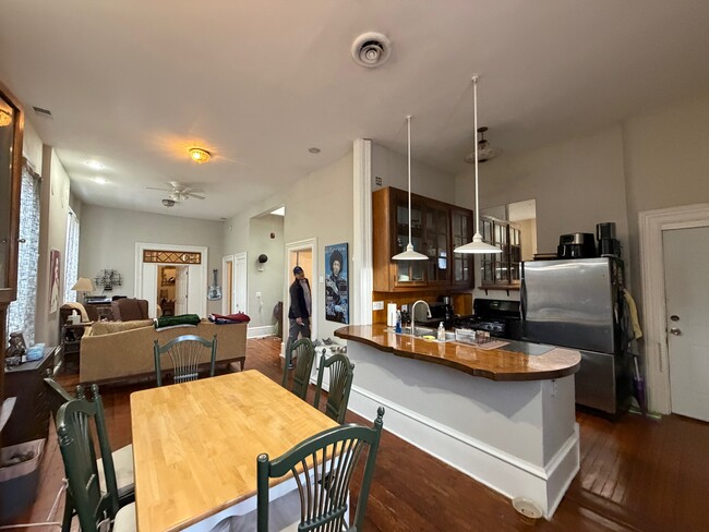 2110 S Halsted St, Unit 2 in Chicago, IL - Building Photo - Building Photo