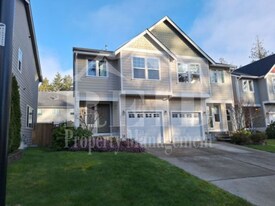 293 NE Miramar Cir in Bremerton, WA - Building Photo