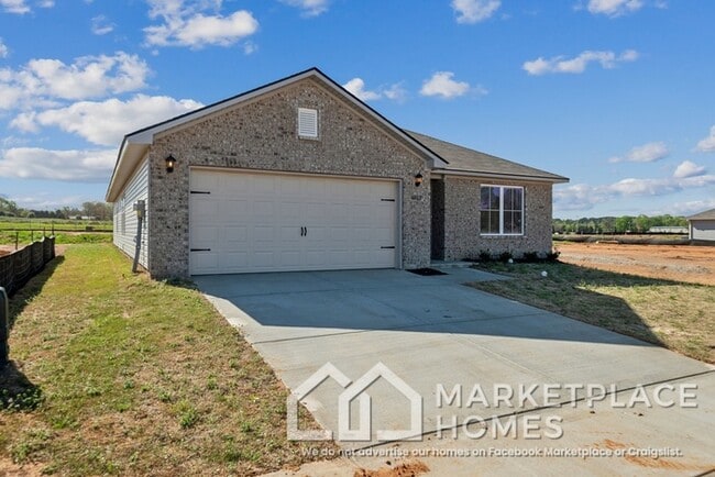 4022 Ryan Dr SW in Decatur, AL - Building Photo - Building Photo