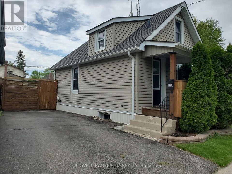300 Haig St in Oshawa, ON - Building Photo